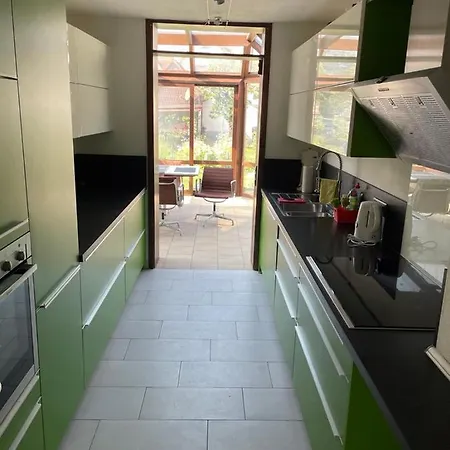 Zentral Gelegene Ferienwohnung Mit Garten. Lejlighed *